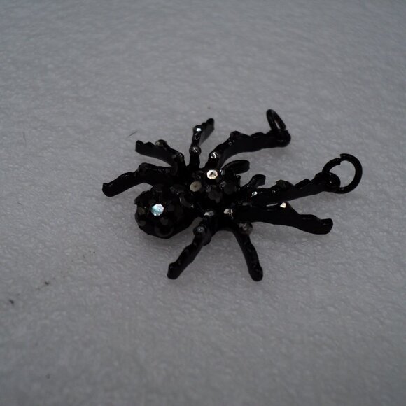 Black Spider crystal pendant...Great Halloween Necklace POS157 - Picture 2 of 4